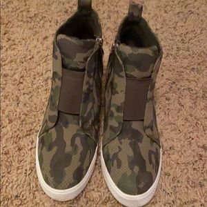 Camo wedge sneakers